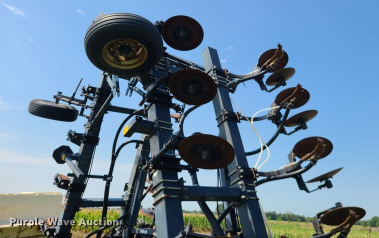 image for item IU9300 Flexi-Coil 8100  air seeder toolbar