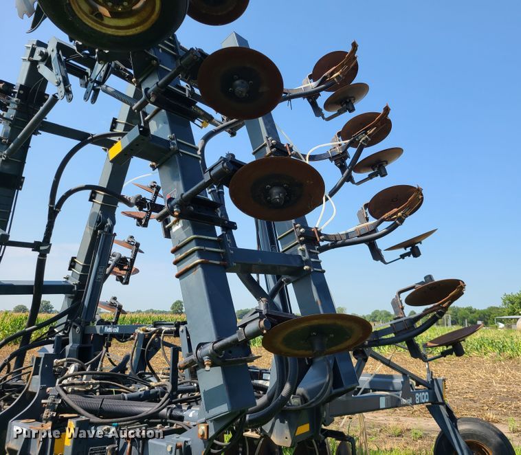 image for item IU9300 Flexi-Coil 8100  air seeder toolbar