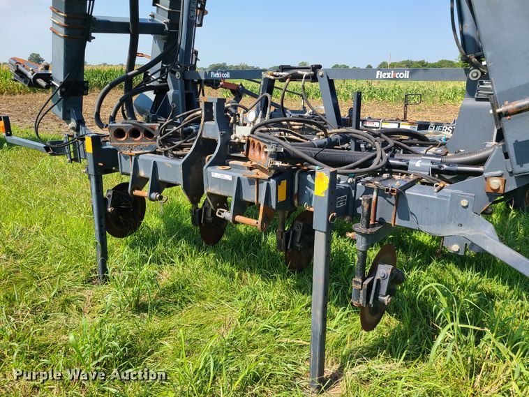 image for item IU9300 Flexi-Coil 8100  air seeder toolbar
