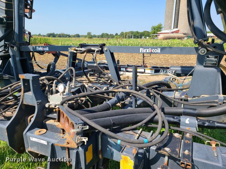 image for item IU9300 Flexi-Coil 8100  air seeder toolbar