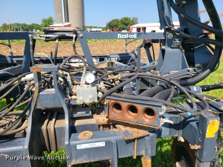 image for item IU9300 Flexi-Coil 8100  air seeder toolbar