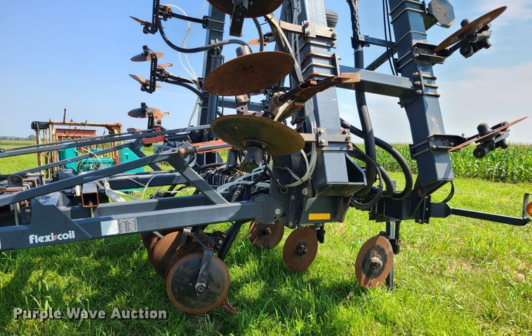image for item IU9300 Flexi-Coil 8100  air seeder toolbar