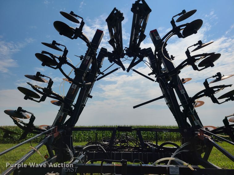 image for item IU9300 Flexi-Coil 8100  air seeder toolbar