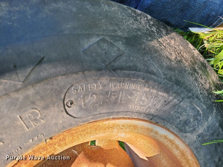 image for item IU9300 Flexi-Coil 8100  air seeder toolbar