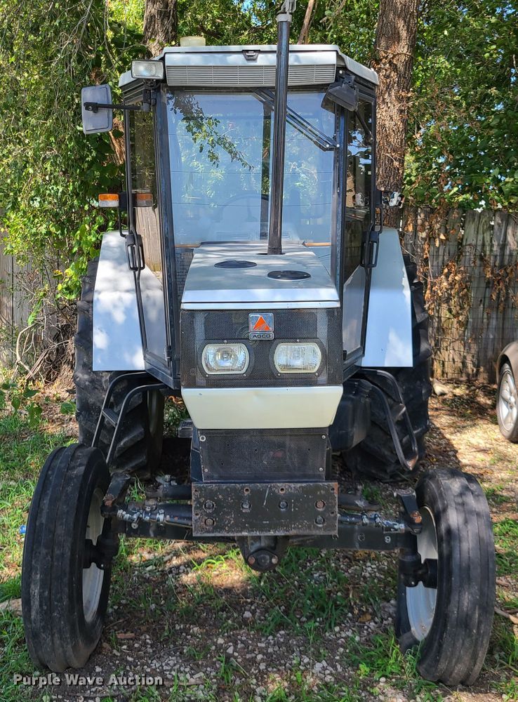 image for item IU9337 1995 White 6085  tractor