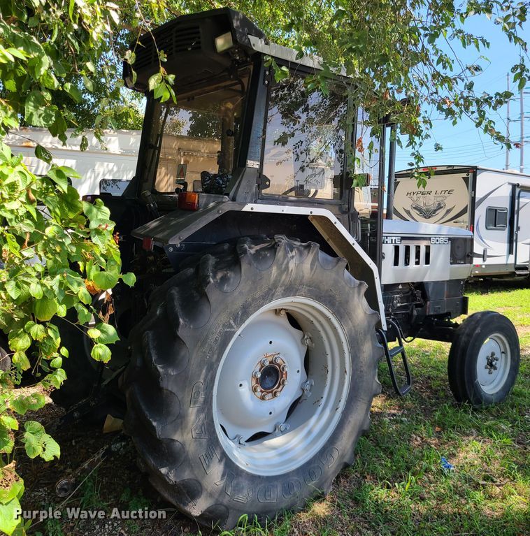 image for item IU9337 1995 White 6085  tractor