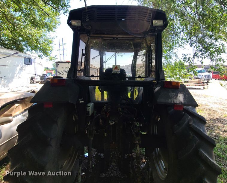 image for item IU9337 1995 White 6085  tractor