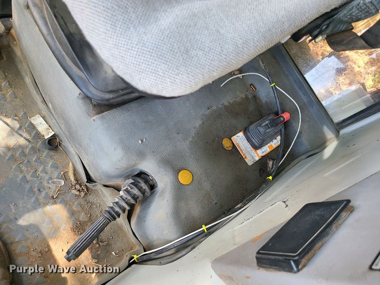 image for item IU9337 1995 White 6085  tractor