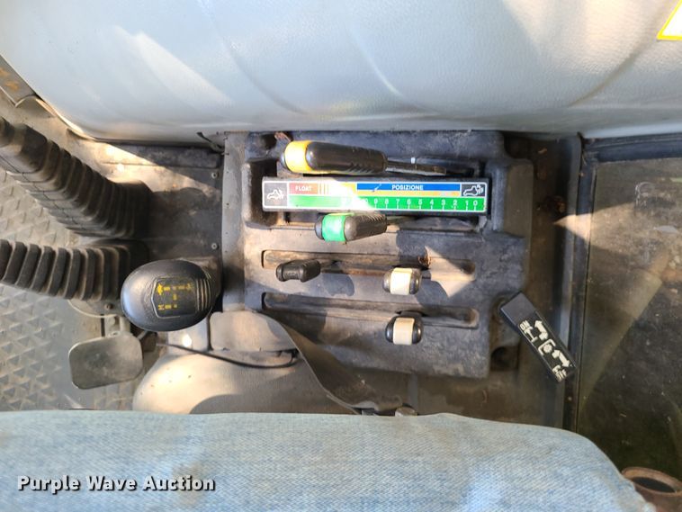 image for item IU9337 1995 White 6085  tractor