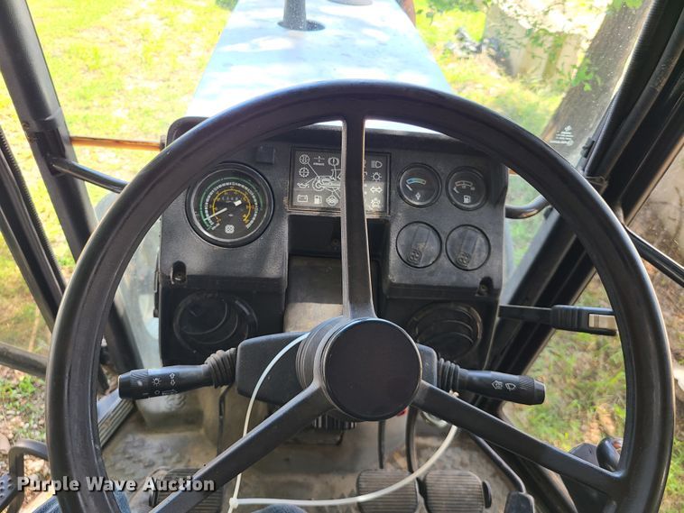 image for item IU9337 1995 White 6085  tractor