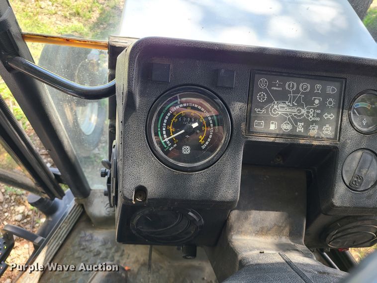 image for item IU9337 1995 White 6085  tractor