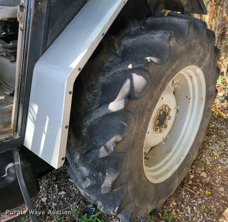 image for item IU9337 1995 White 6085  tractor