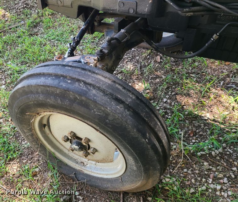 image for item IU9337 1995 White 6085  tractor