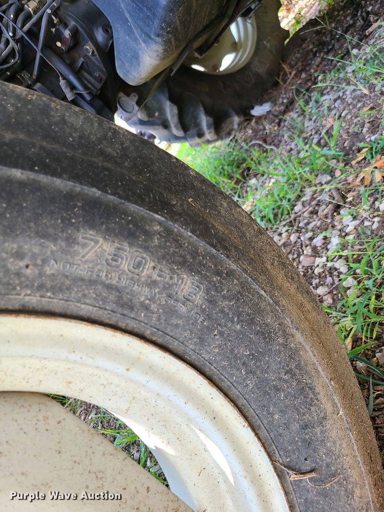 image for item IU9337 1995 White 6085  tractor