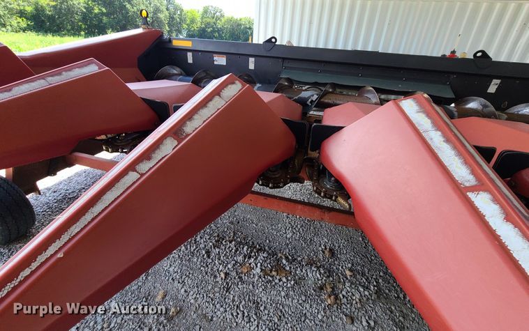 image for item IU9395 2006 Drago N6TR  corn head