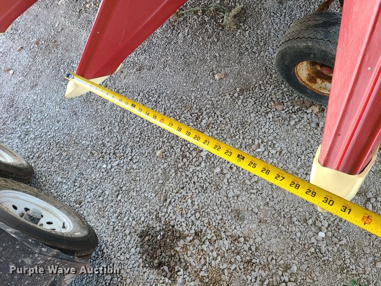 image for item IU9395 2006 Drago N6TR  corn head