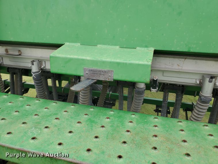 image for item IX9974 1990 Great Plains Solid Stand 24  grain drill