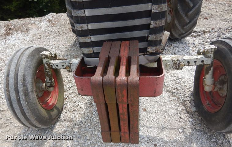 image for item JI9460 1966 Massey Ferguson 165  tractor