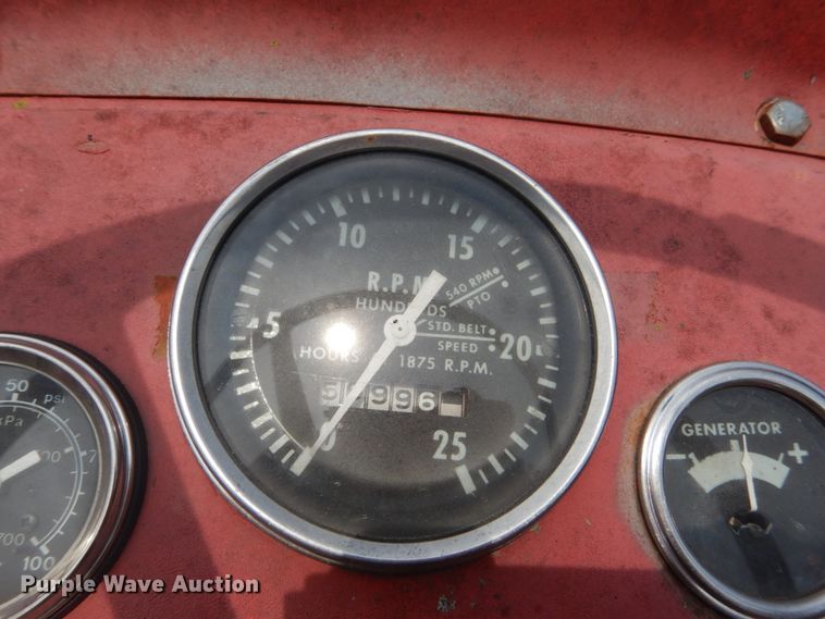 image for item JI9460 1966 Massey Ferguson 165  tractor