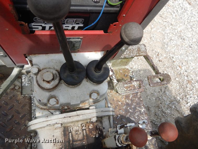 image for item JI9460 1966 Massey Ferguson 165  tractor