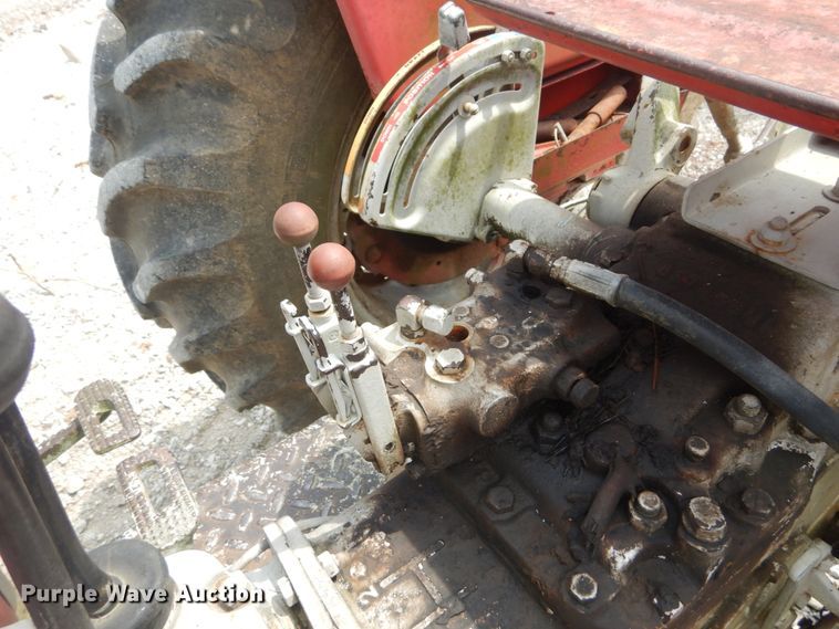 image for item JI9460 1966 Massey Ferguson 165  tractor