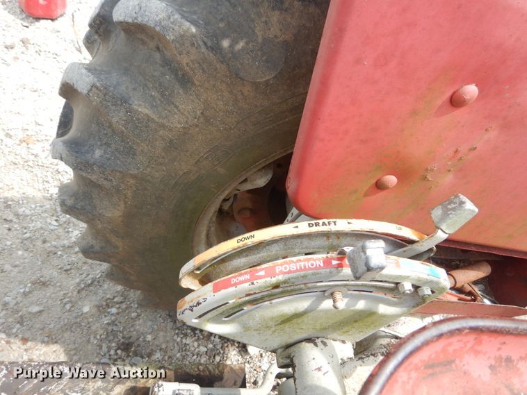 image for item JI9460 1966 Massey Ferguson 165  tractor