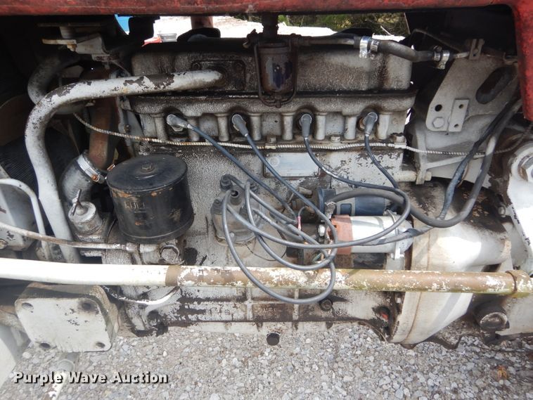 image for item JI9460 1966 Massey Ferguson 165  tractor