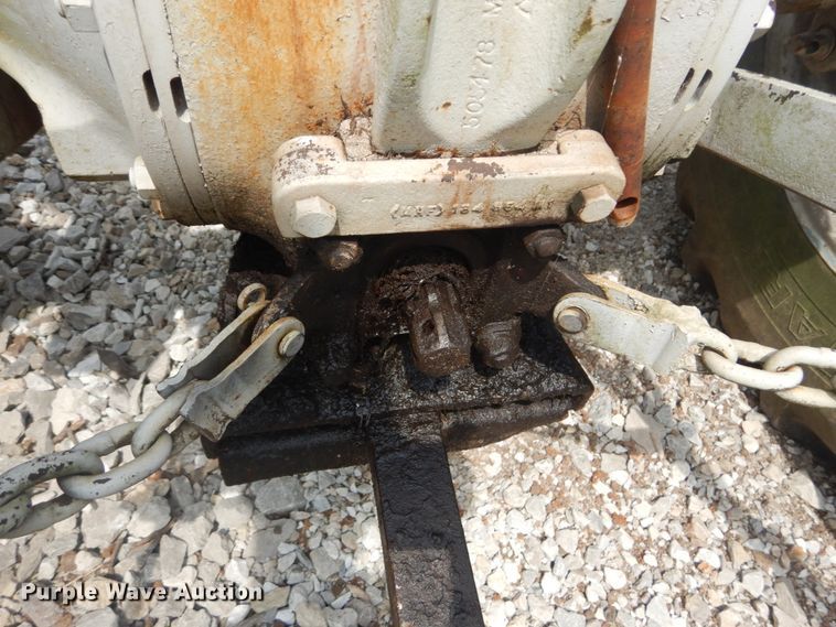 image for item JI9460 1966 Massey Ferguson 165  tractor