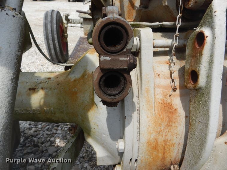 image for item JI9460 1966 Massey Ferguson 165  tractor