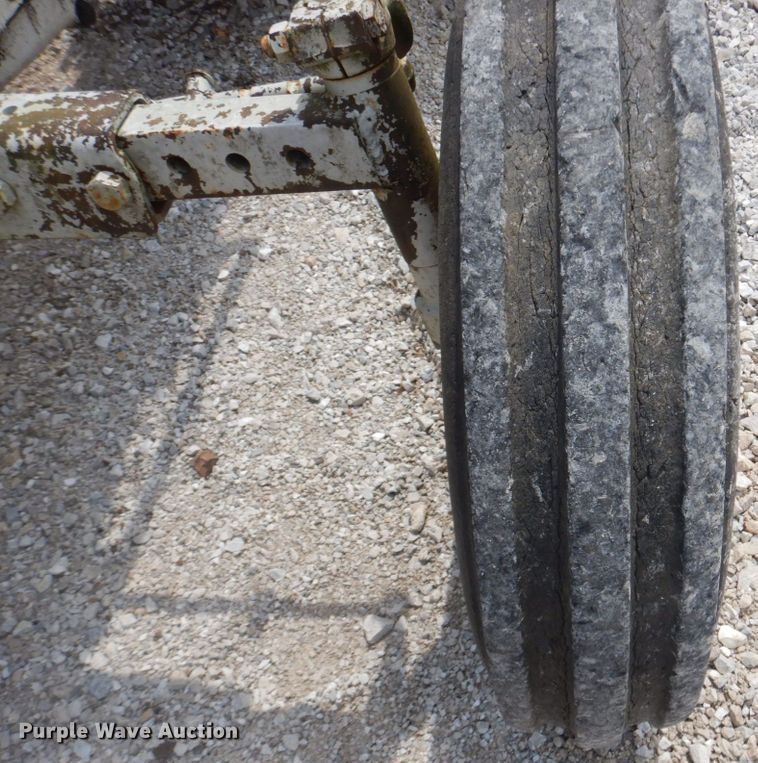 image for item JI9460 1966 Massey Ferguson 165  tractor