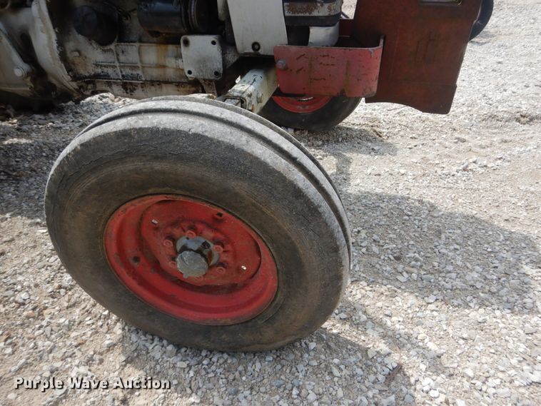 image for item JI9460 1966 Massey Ferguson 165  tractor