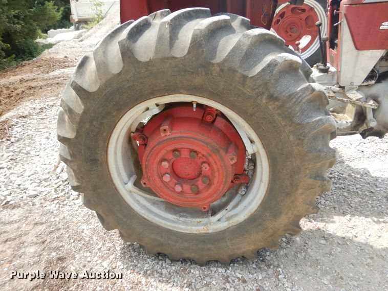 image for item JI9460 1966 Massey Ferguson 165  tractor