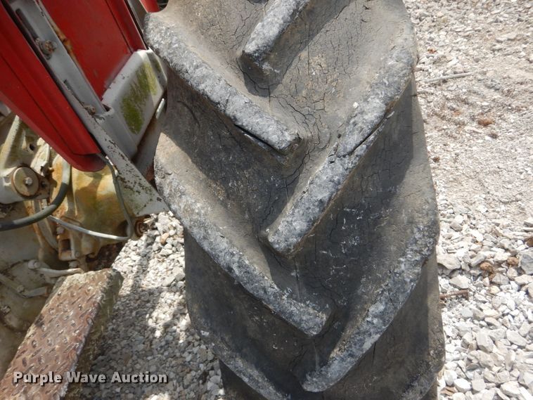 image for item JI9460 1966 Massey Ferguson 165  tractor