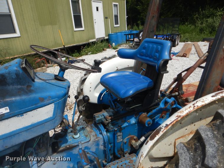 image for item JI9461 1974 Ford 2000  tractor