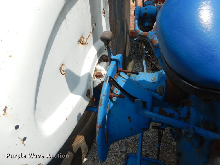 image for item JI9461 1974 Ford 2000  tractor