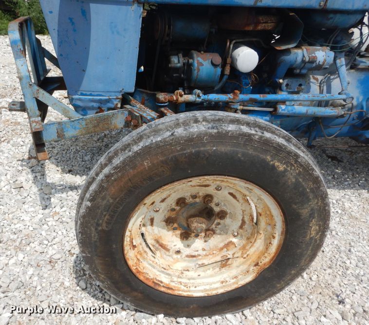 image for item JI9461 1974 Ford 2000  tractor