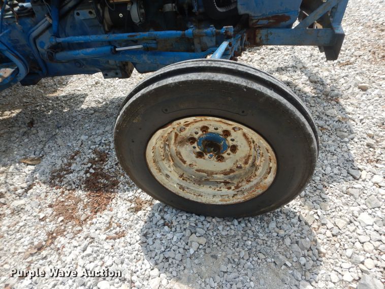 image for item JI9461 1974 Ford 2000  tractor