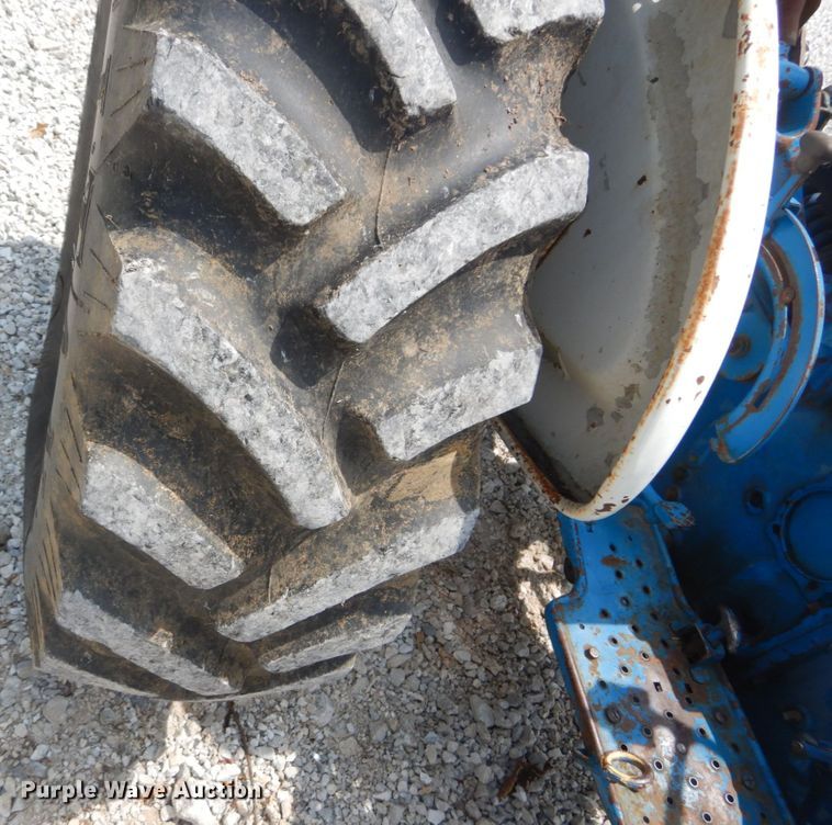 image for item JI9461 1974 Ford 2000  tractor