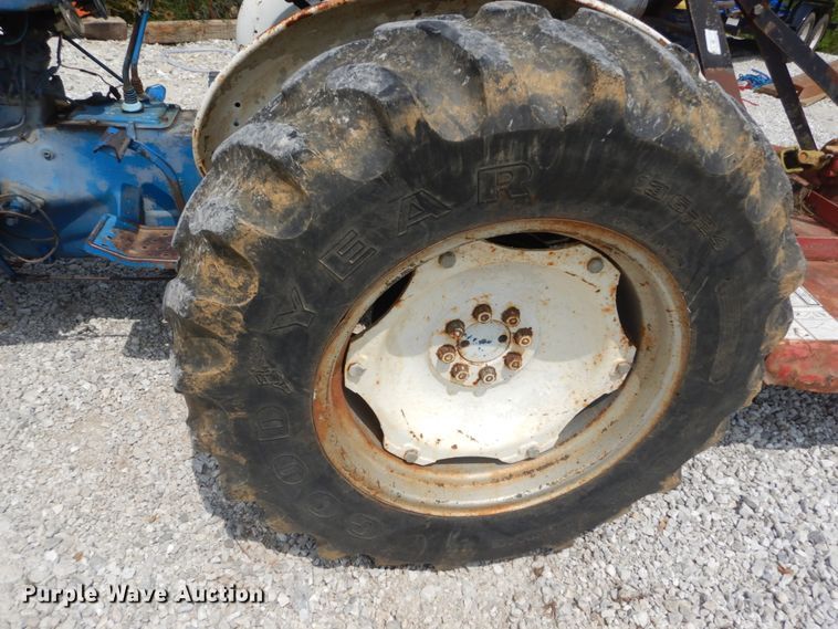 image for item JI9461 1974 Ford 2000  tractor