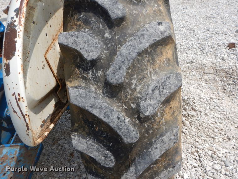 image for item JI9461 1974 Ford 2000  tractor