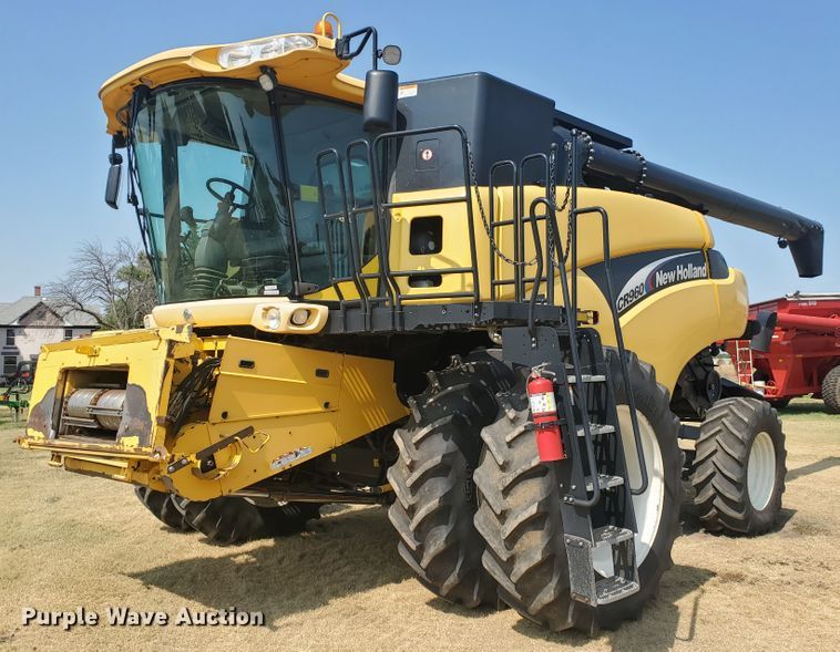 image for item JM9525 2006 New Holland CR960  combine