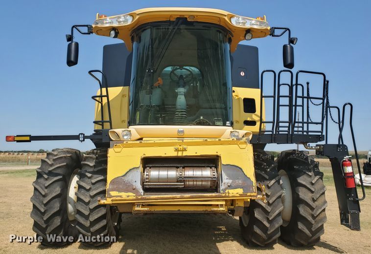image for item JM9525 2006 New Holland CR960  combine