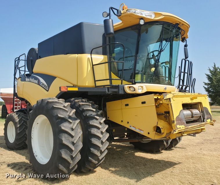 image for item JM9525 2006 New Holland CR960  combine