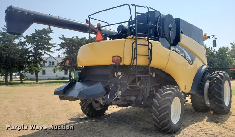 image for item JM9525 2006 New Holland CR960  combine