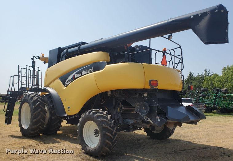 image for item JM9525 2006 New Holland CR960  combine