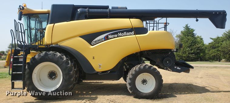 image for item JM9525 2006 New Holland CR960  combine