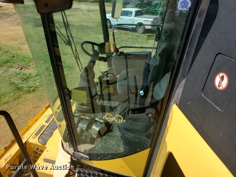 image for item JM9525 2006 New Holland CR960  combine