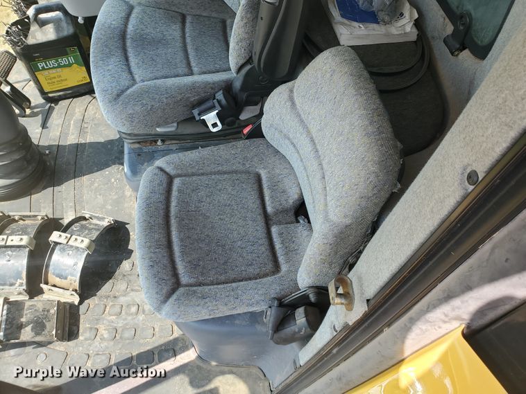 image for item JM9525 2006 New Holland CR960  combine