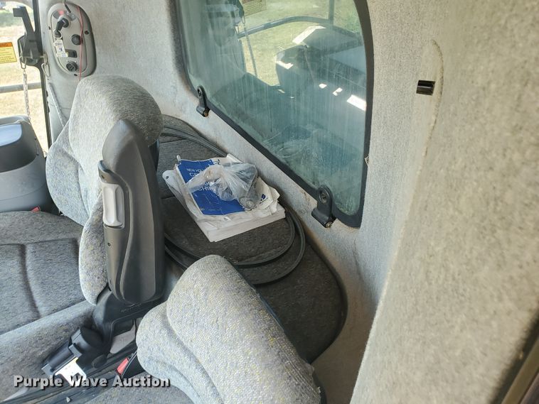 image for item JM9525 2006 New Holland CR960  combine