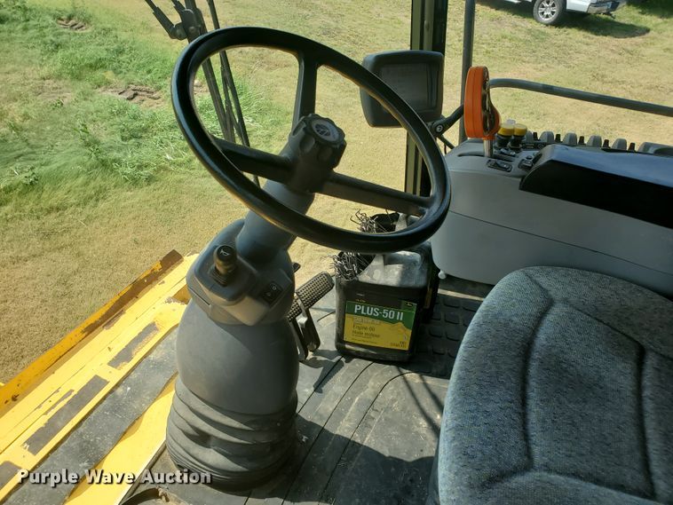 image for item JM9525 2006 New Holland CR960  combine